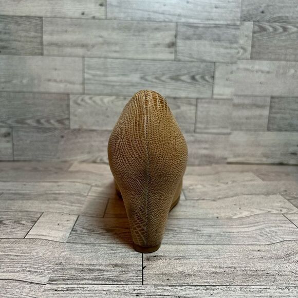 Stuart Weitzman tan embossed wedges with tortoise shell accent buckle size 7.5 - Picture 13 of 16